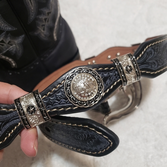 Elegant Black Western Cowboy Boots - Picture 12 of 16